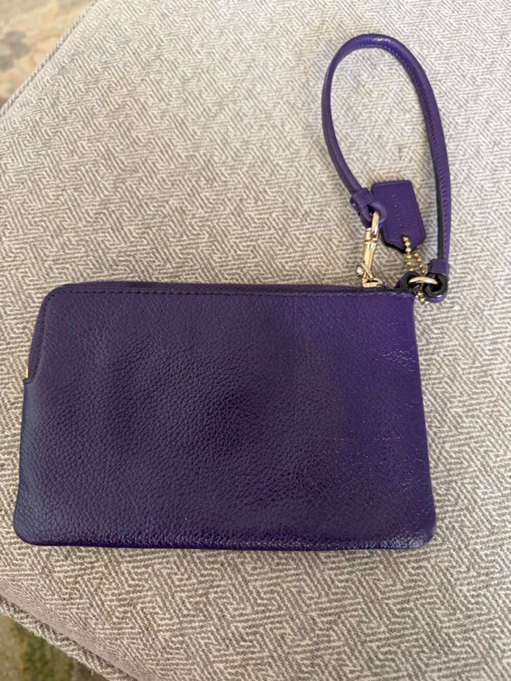 Coach Purple Pebbled Leather Corner Zip Wristlet with Gold Horse/Carriage logo - Picture 2 of 7